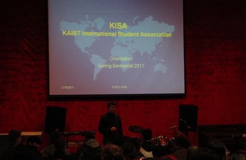 Andrii, from KISA, introducing the association for the freshmen | Paulo Kemper