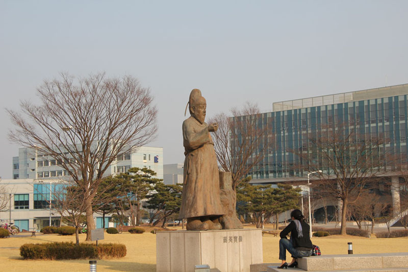 The Jang Yeong-sil statue will no longer be lit up | Hyunjin Park