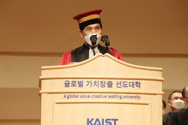 President Kwang Hyung Lee delivers his inaugural speech