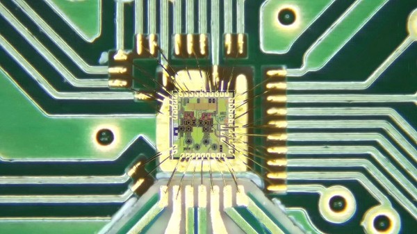 The semiconductor chip developed by the team