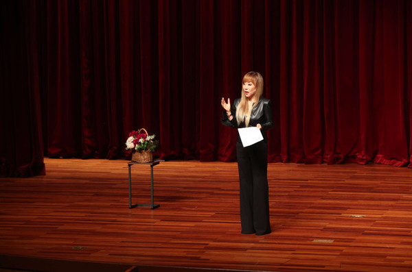 Professor Jo's Special Lecture, "Drawing" was held on May 13.