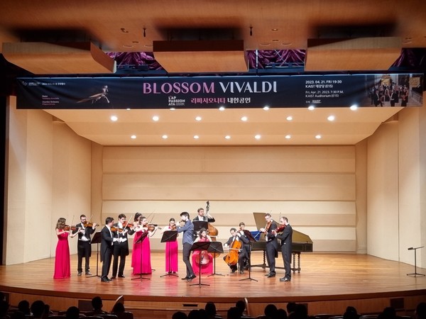 Tommaso Benciolini and L'Appassionata playing at 'Blossom Vivaldi' concert on April 21 (Source_ KAIST GSCT) 